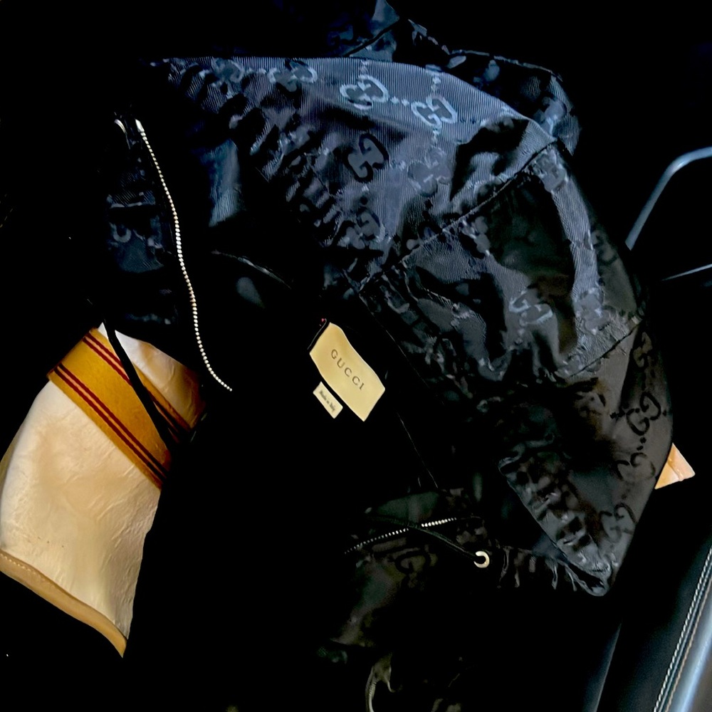 Gucci jacket used like new couple times no more then 5